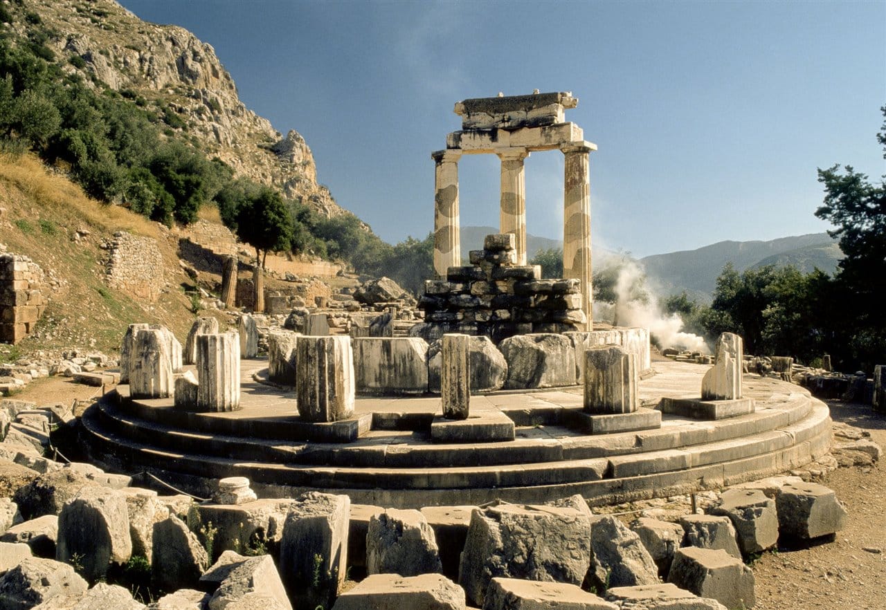 Oráculo de Apolo en Delfos. Fuente: National Geographic [1].